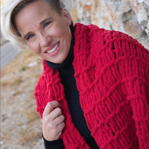 New! Handmade Oversized Knitted Bright Red Scarf - Picture 4 of 12